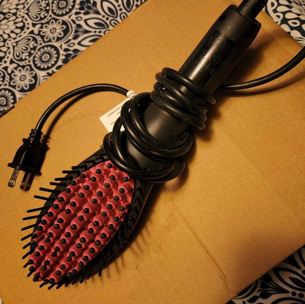 Straightener hairbrush